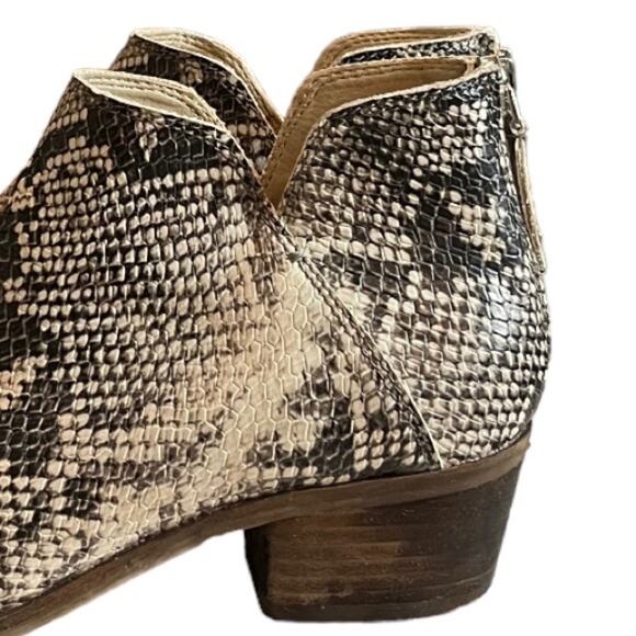 Dolce Vita Women’s Bootie Karsen Back Zip Faux Snakeskin Pointed Toe Size 8M - Picture 8 of 13